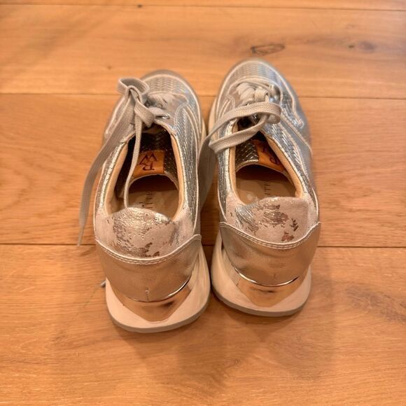 Ron White Woman’s silver sneakers - Picture 3 of 8